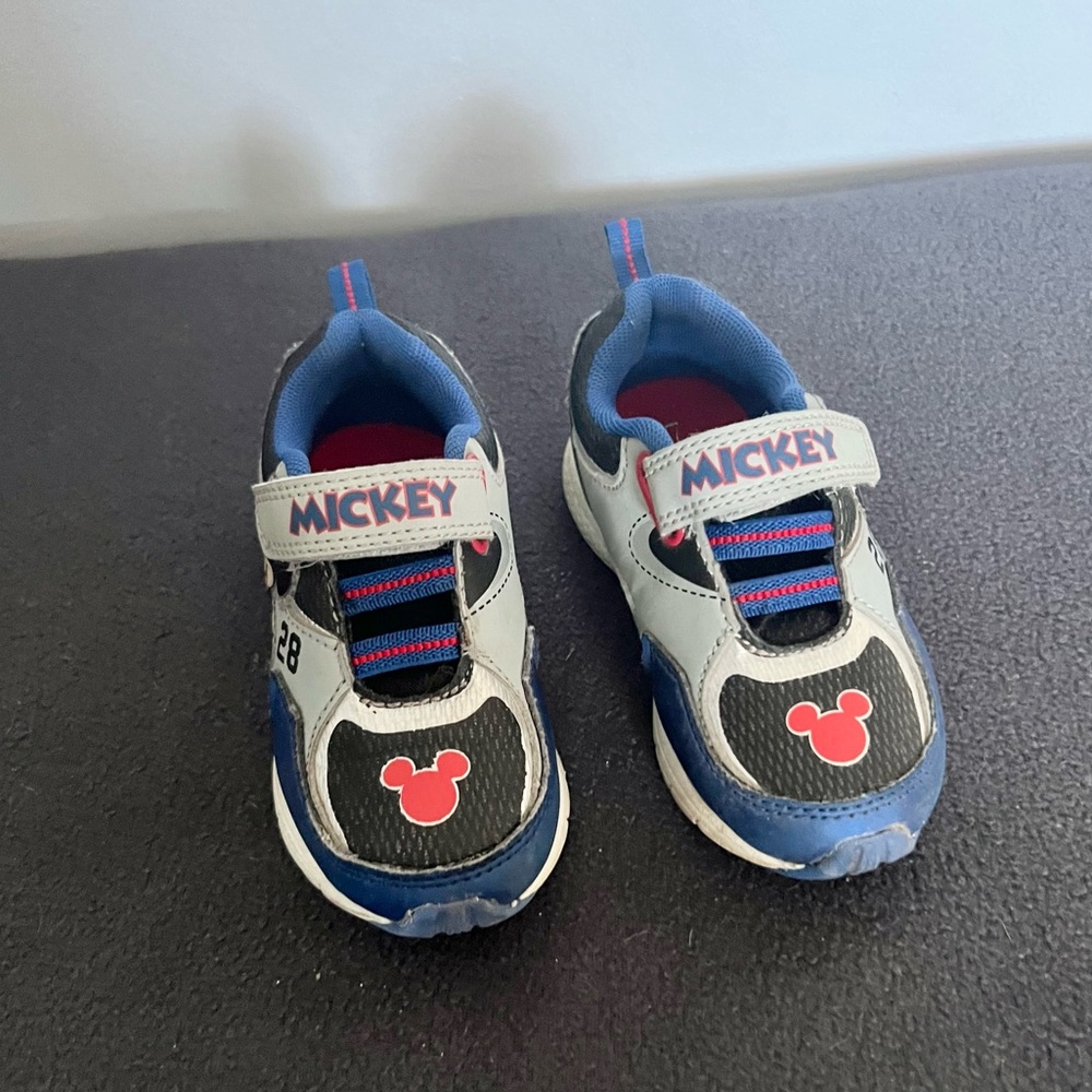 Mickey Mouse light up sneaker size 7